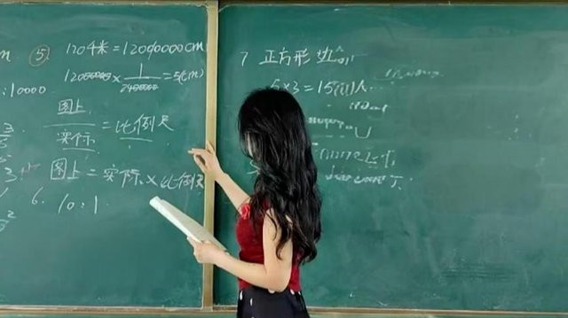 “最烦爱出风头的”，女生穿“马面裙”考编被刷，考官无奈说实情