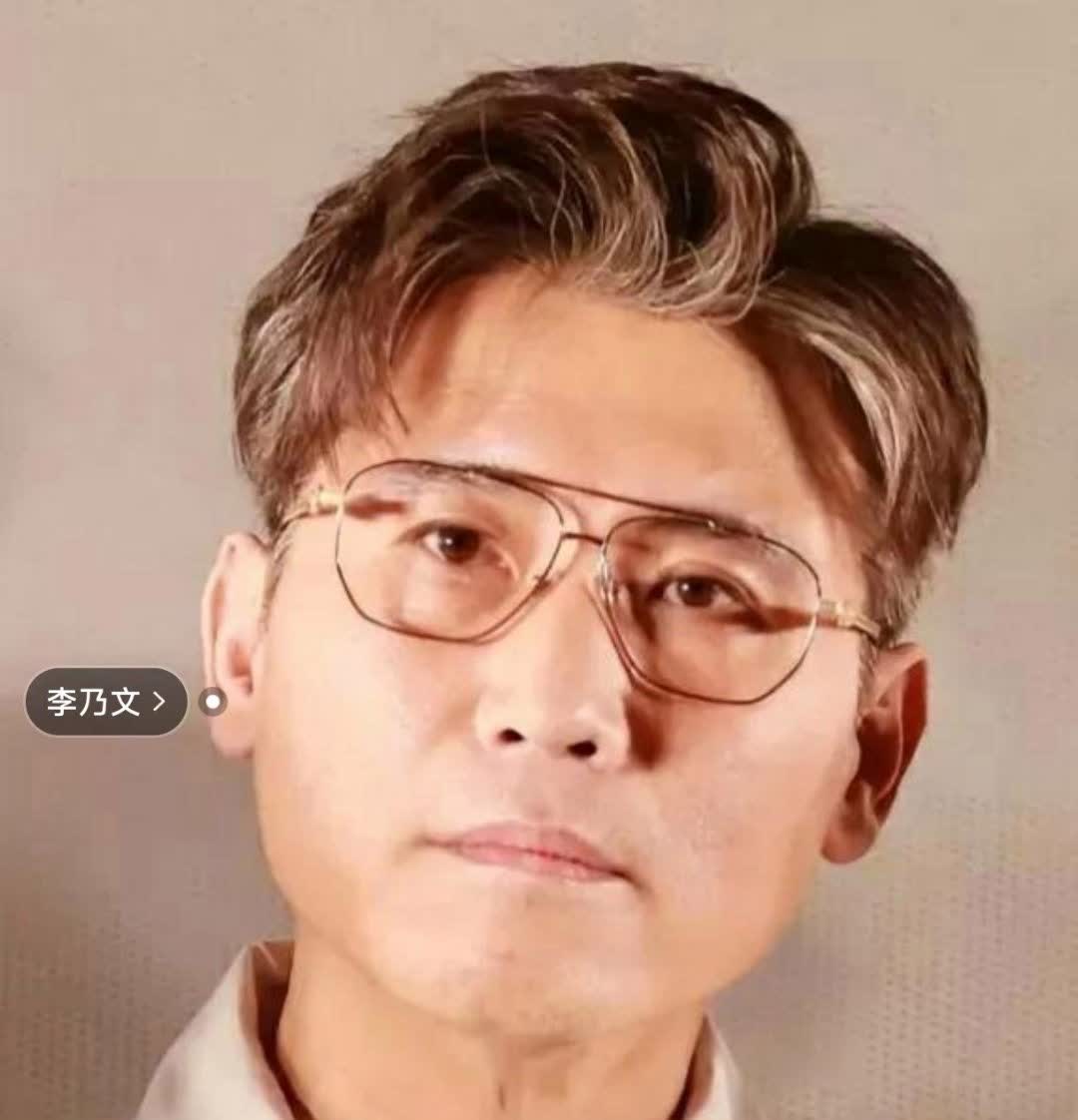 李乃文说，媛媛走的那天我在草原拍夜戏，手机信号断断续续，唐旭的语音消息听了三遍才