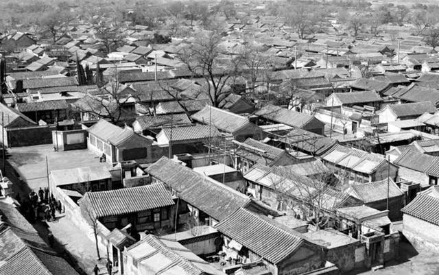 1946年2月3日凌晨，153名八路军伤员在一夜之间，被400名女护士全部杀害。