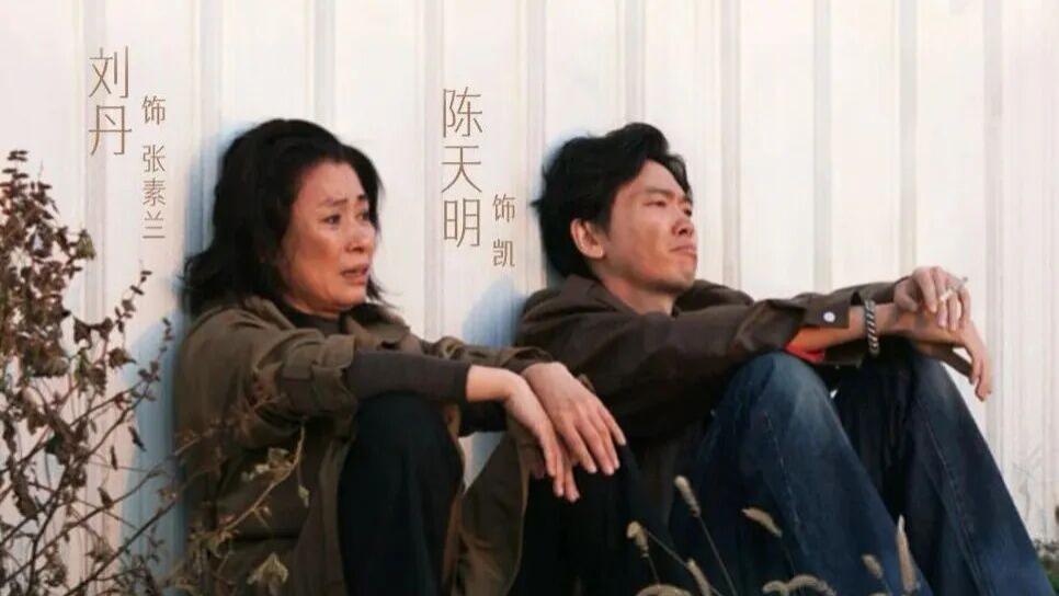 黑马《贪吃蛇》：小红书用“实景+AI”与“女本位叙事”撬动短剧野心