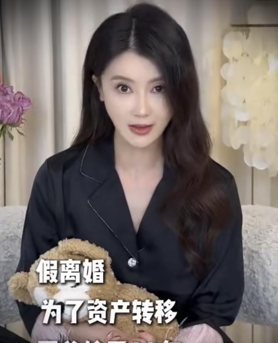 甘薇官宣和贾跃亭离婚！
此前有传闻，两人离婚是为了转移资产，贾跃亭给了她40亿？