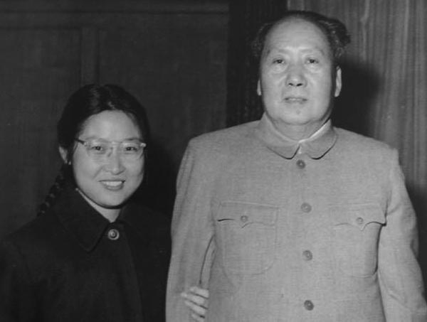 毛主席去世前，向李敏做了一个手势，到底是什么意思