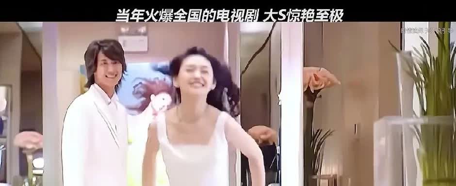 大s很漂亮，但是她的长相太单薄了，我就是因为这部剧喜欢她，但是她的几十告让她成为