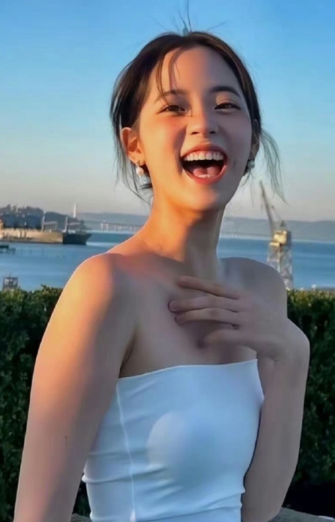 欧阳娜娜真的好好看啊！笑容太治愈了！