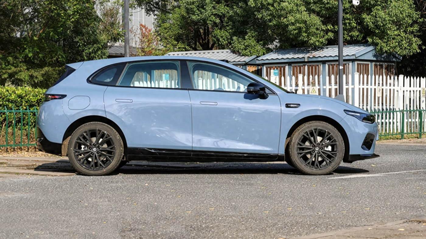 两款10万级新能源轿车即将上市