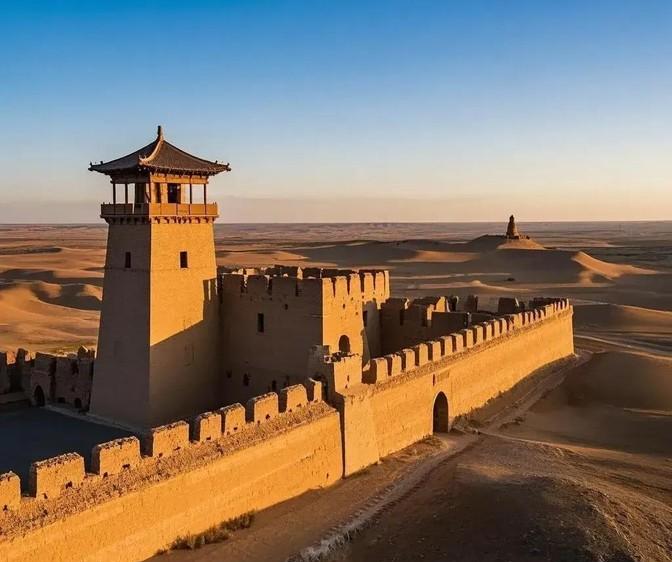 汉奸为什么可恶？因为他们背叛国家，群枪口对内；因为知己知彼，为虎作伥，破坏力更大