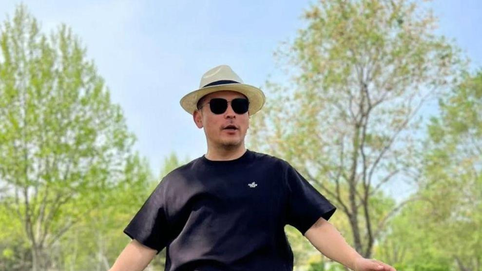 中年男人：为什么劝你别穿“大裤衩”出门？看素人街拍图就明白了