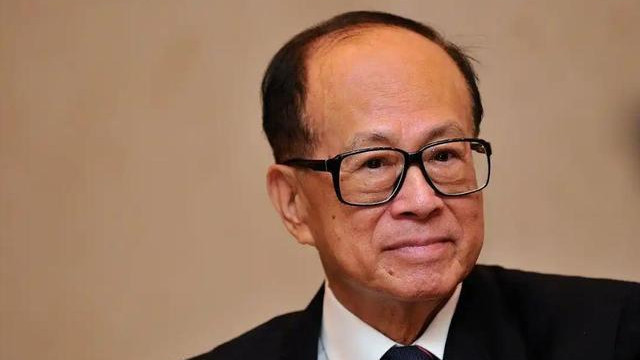 中国不挽留，美国不收留，被夹在中间的李嘉诚，终于玩不转了！