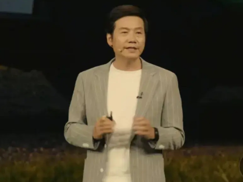 小米yu7发布会，雷军直播间人数峰值达到247万人，预计全网同时在线观看人数至少
