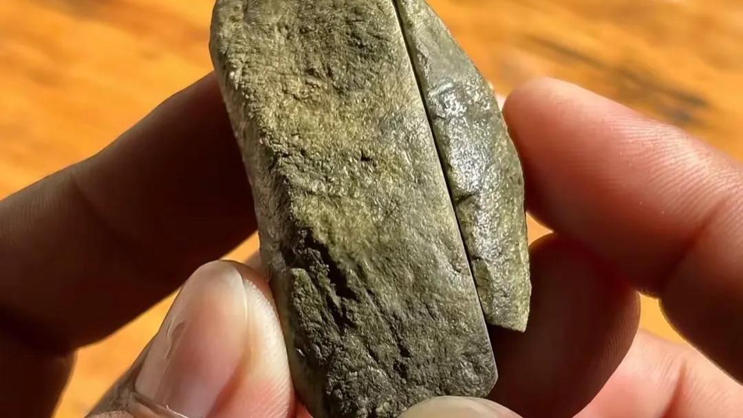 这几块翡翠原石的华丽蜕变之路，实战分享这些东西虽小，五脏俱全的料子，什么才是后浪推前浪。