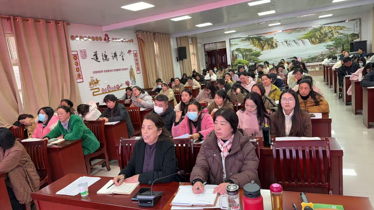 南阳市39小学教师们在分享会中重拾教育初心