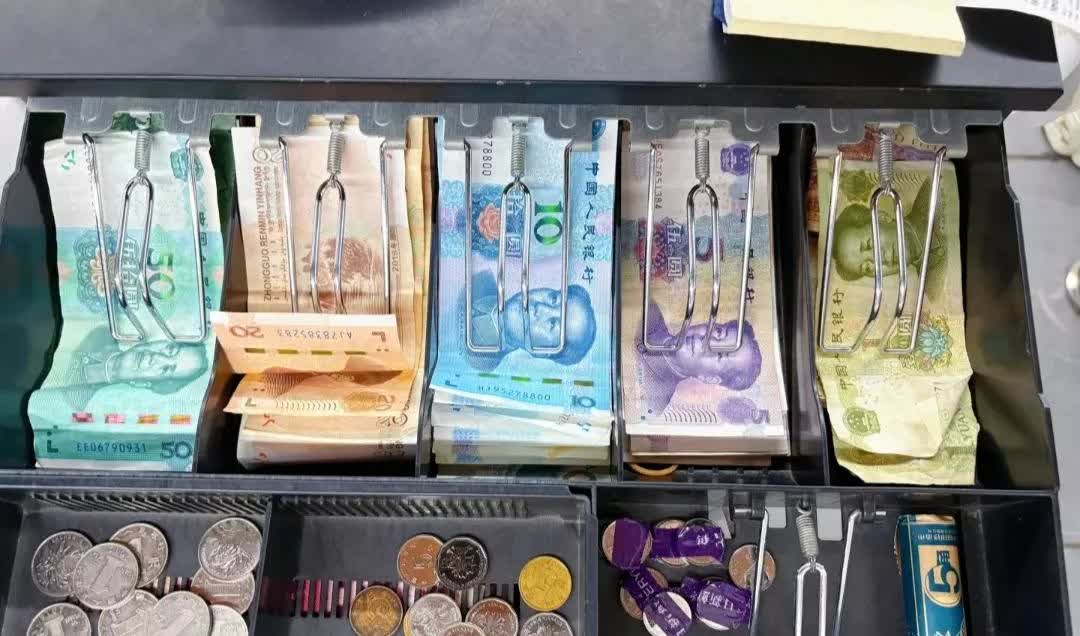 超市收银员、真是狗都不干、、、、
因为不知道怀孕了、就直接入职了一家超市做收银