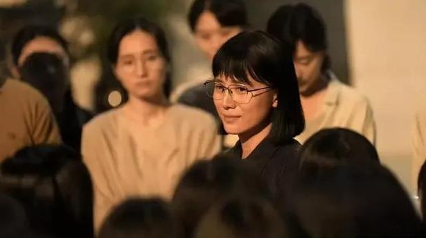 13年后，宋佳再夺“白玉兰奖”最佳女主角奖，发言时忍不住哽咽：我们站在这里不是因