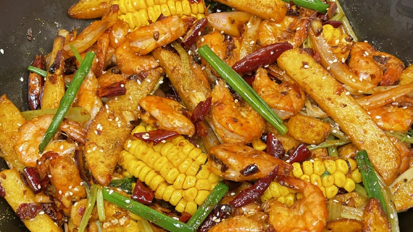 从江湖到厨房：一锅麻辣干锅虾的沸腾史诗