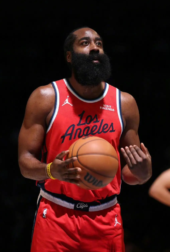 哈登会被交易吗

有没有可能哈登会在交易日某个阶段交易走，但哈登不会回火箭的。