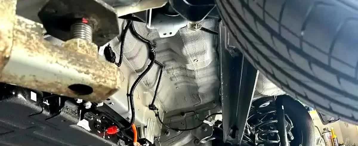 全网都是油车车主骂电车，就这么心态失衡？其实大家都忽略了一个事实。骂电车的油车车