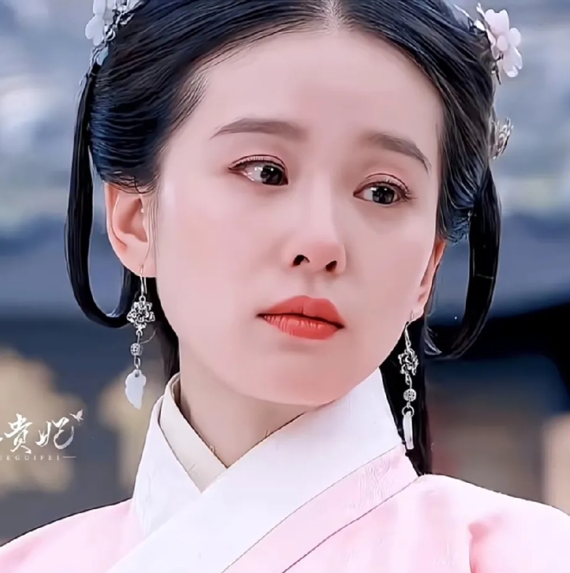 发现了没？
刘诗诗把5%的股份转让给吴奇隆。
我却发现一个有趣的细节：那就是她的