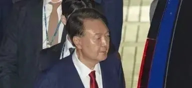 尹锡悦被拘留起诉，这下真完了











韩国前总统尹锡悦摊上大事了！