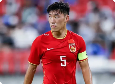 下一个加盟五大联赛的中国球员极大概率会是以下几位：
1.朱辰杰：加盟法甲欧塞尔俱