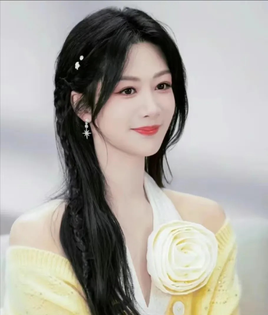 杨紫缺席白玉兰提名晚宴，

​不是因为她耍大牌不去，

也不是她拿不了奖
