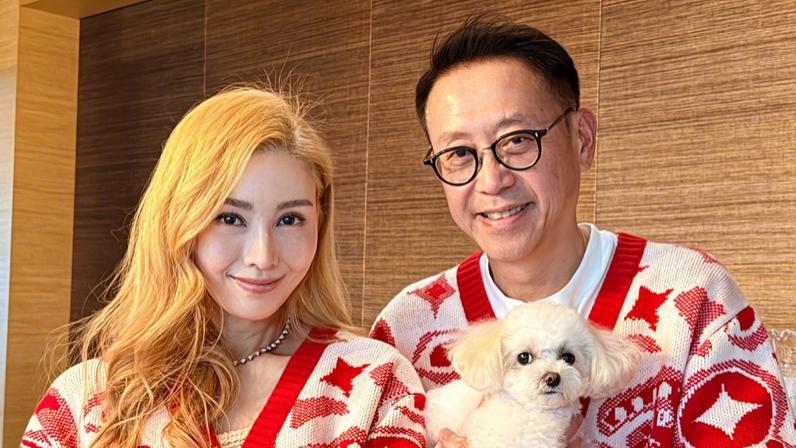 李嘉欣晒拜年新照：换新发色好亮眼，与许晋亨情侣装出镜好甜蜜！