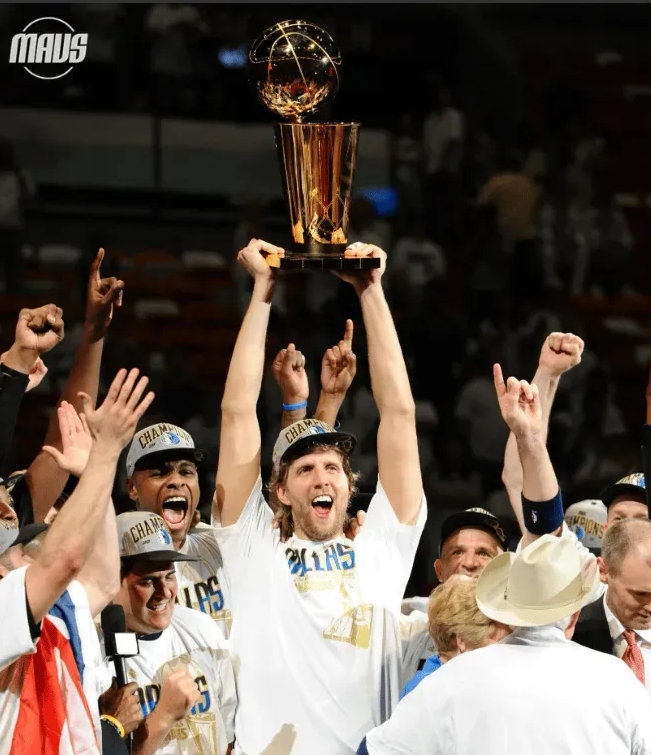nba最大的伪命题之单核夺冠
一谈起单核夺冠，人们首先会想起11年的独行侠，也有