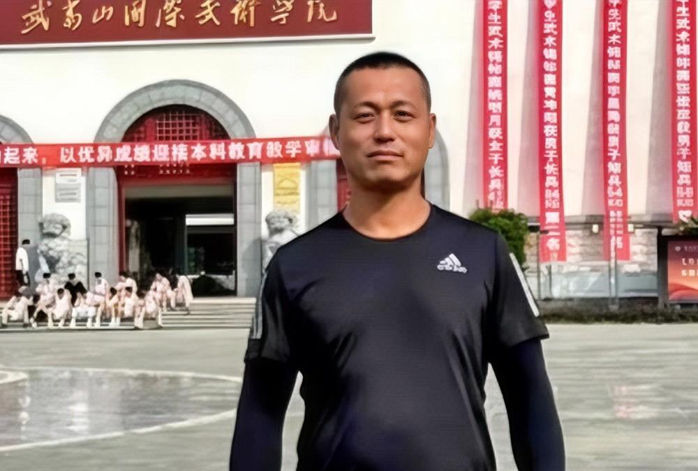 4月19日，陕西榆林网红“高家班亮子”因突发心梗离世，年仅38岁，留下11岁幼子