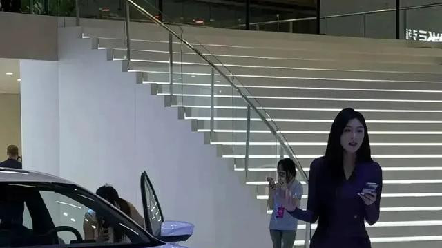 荣威纯电D6全新上市，7.98万起，超低电耗超级省钱，每公里3分钱