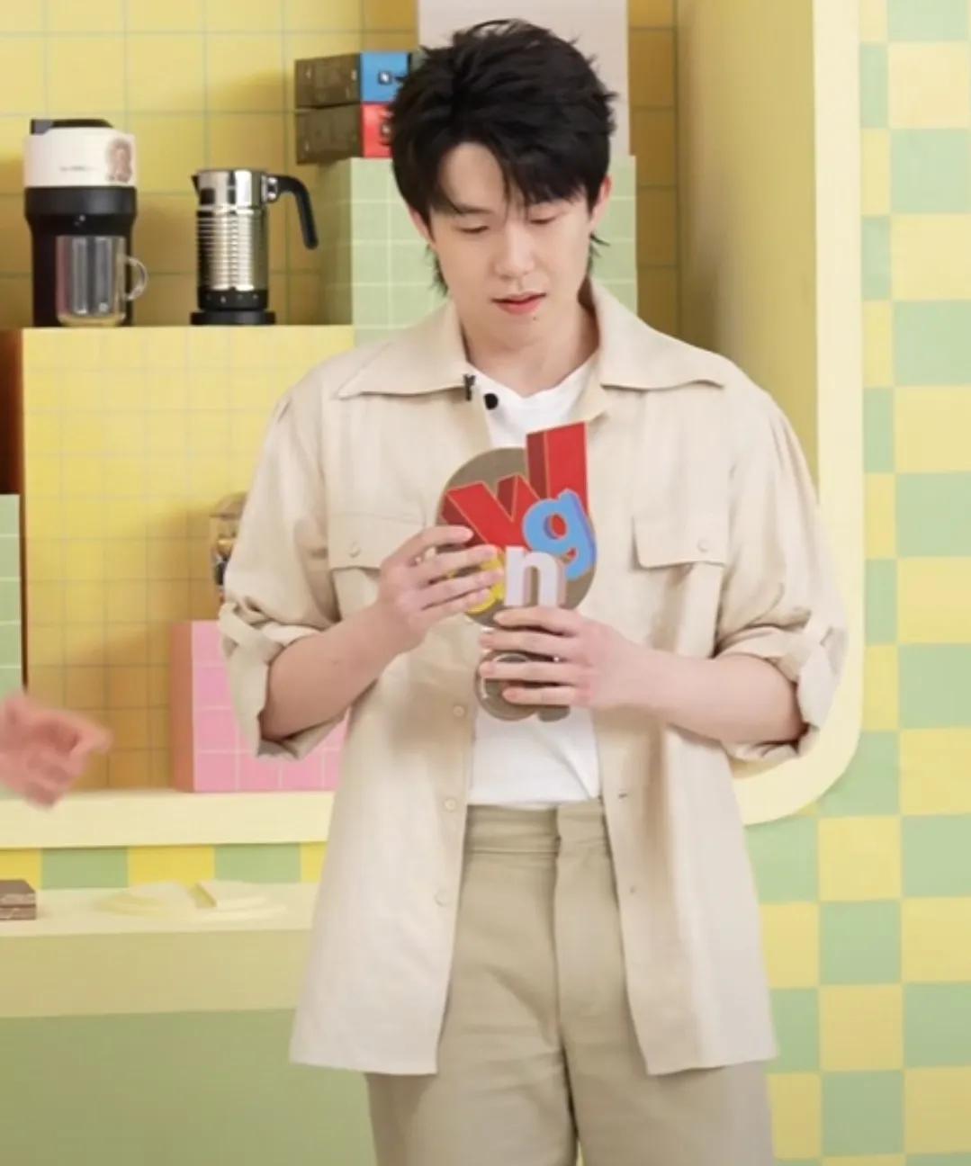 今天的王楚钦又解锁了一个新的身份“红树林城市绿洲合伙人”通俗的讲就是一个环保倡导