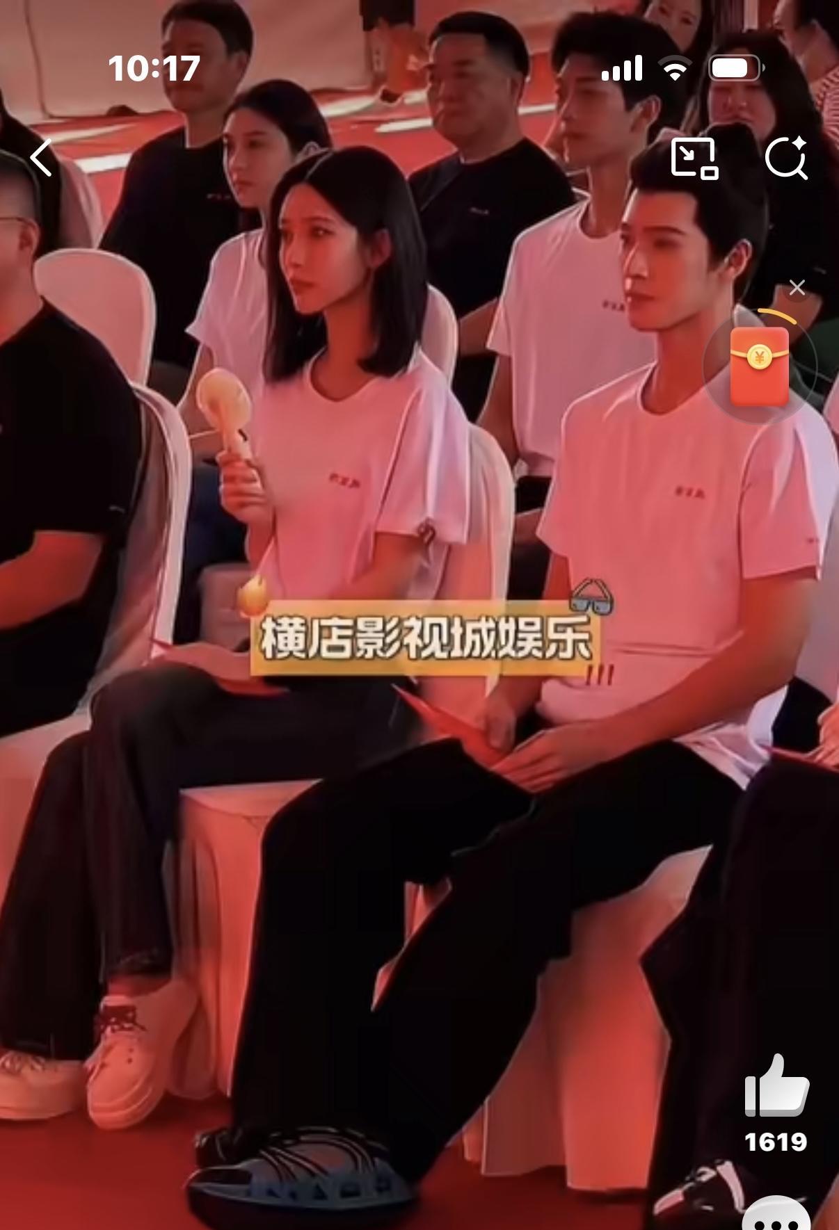 孟子义、李昀锐合体，他俩脚尖都是冲着对方的。《尚公主》开机，男女主小林和孟姐坐到