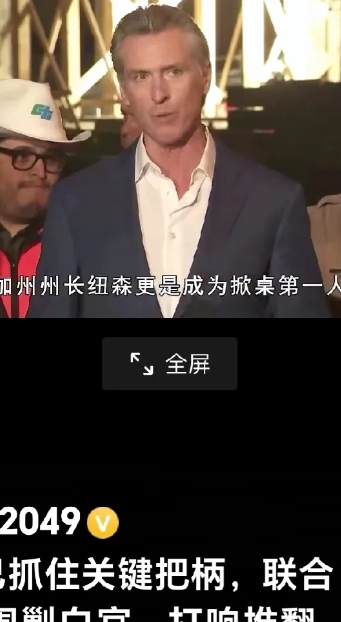 特朗普要把自己搞死。
网曝：特朗普要把自己的生日和美国阅兵日一块过。这种无视宪法