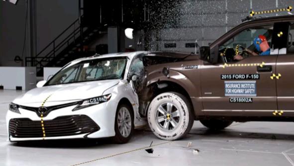 别再吐槽车企“偷工减料”！这些被误解的设计藏着安全与成本的博弈