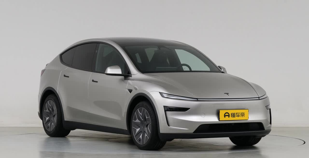 特斯拉Model Y L正式上市了，卖33.9万。价格还可以吧。但我是真受不了，