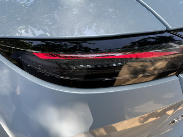 蔚来es6新车尾灯开裂
新车提来，一天后发现尾灯开裂，无外力，自己开裂，开了几百