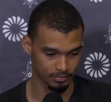 赛后，文班谈到活塞的强硬防守：
“他们强硬卡位，逼迫对手仓促出手……我认为这就是