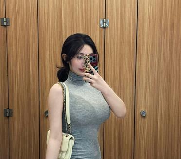 脱掉工作服，感觉都瘦了一大圈[期待][打call]<br />
<br />