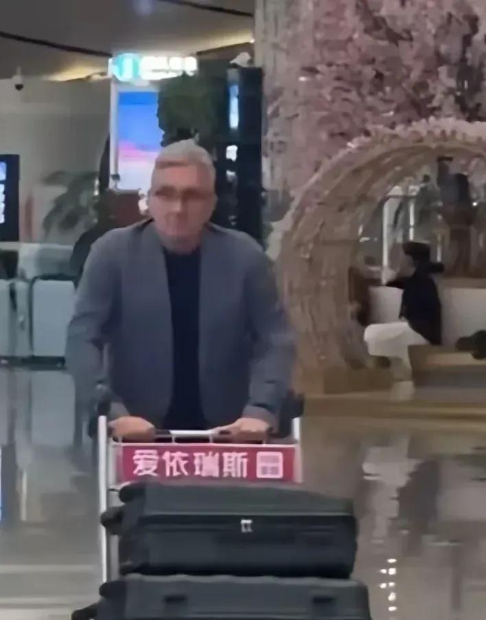 谁能拯救这支“五无”产品的球队？
中国男足世预赛提前淘汰，这是预料之中的结果。伊