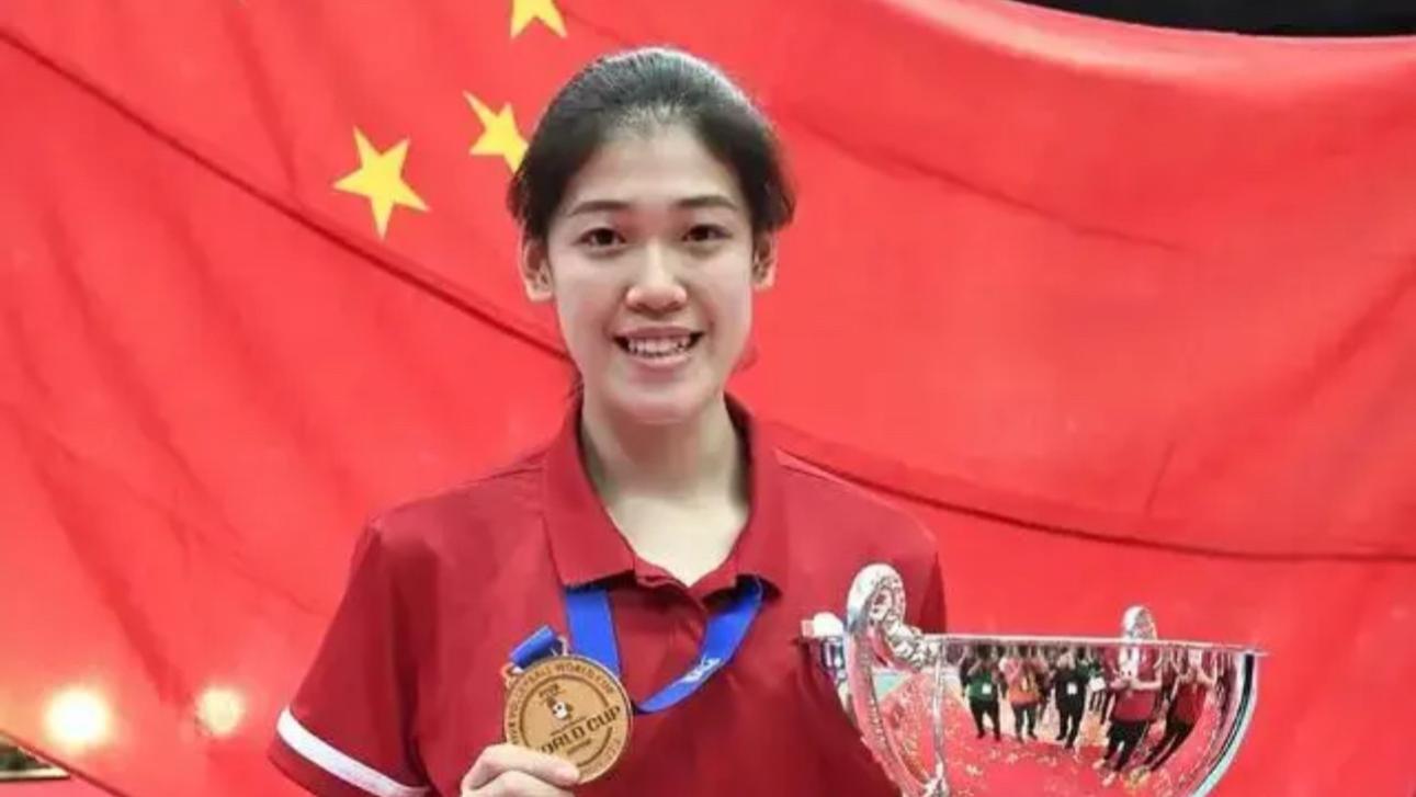 李盈莹球衣下架事件后续：米兰管理层终于回应，球迷瞬间炸锅！