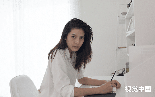 我把流浪猫养成网红猫后，靠它们赚到钱的业主却嫌扰民，可流浪猫被驱逐后，收到天价账单的他们却傻眼了