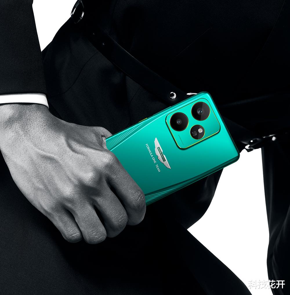 7200mAh+24GB+1TB，真我刚发布的新机，实力太强
