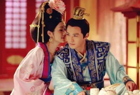 一天，滕王李元婴看上了手下官员的妻子郑氏，便假借王妃的名义传唤她来王府行不轨之事