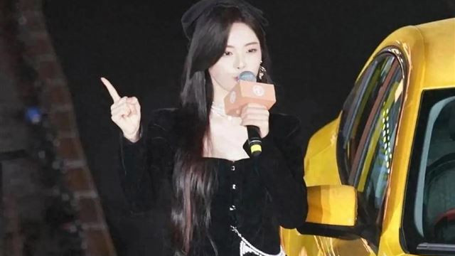 杨超越这状态也太绝了！大长腿又细又直，整个美到让人移不开眼！