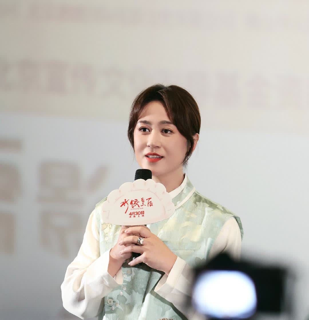 吃水不忘挖井人
马丽做到了
谁也没想到，马丽成功后第一时间，感谢的不是父母，