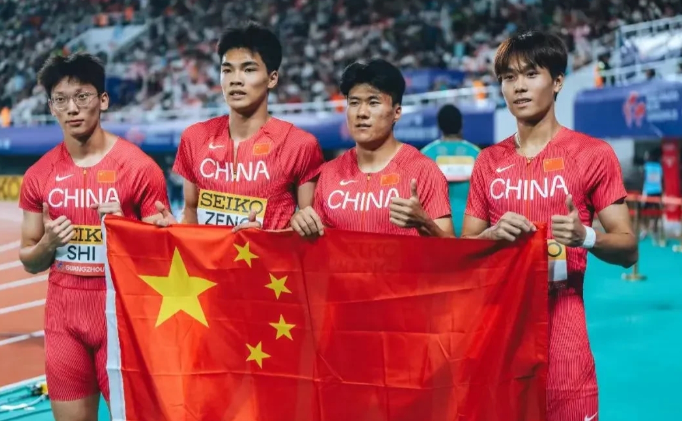 这样全新的男子4*100米接力阵容，中国队能否打破全国记录？
第一棒：邓信锐 个