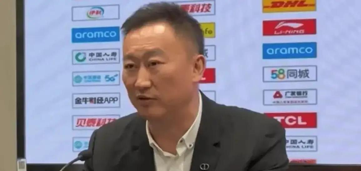 南京队不及青岛队。
      南京队与青岛队的比赛中，青岛队99：88战胜了南