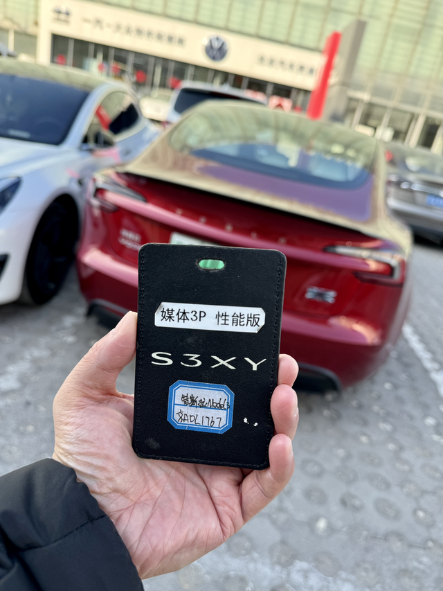 开完3P再开Y…
作为Y长续航车主，昨天去试驾了3P，性能与操控确实甩Y一条街，