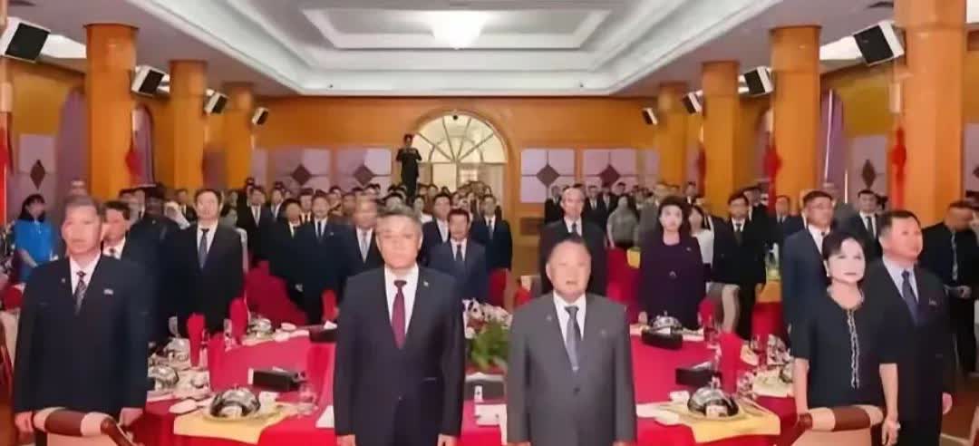 崔龙海昨晚笑得很放松。
他怎么也没想到，
刚参加完中国使馆的抗战纪念活动，就