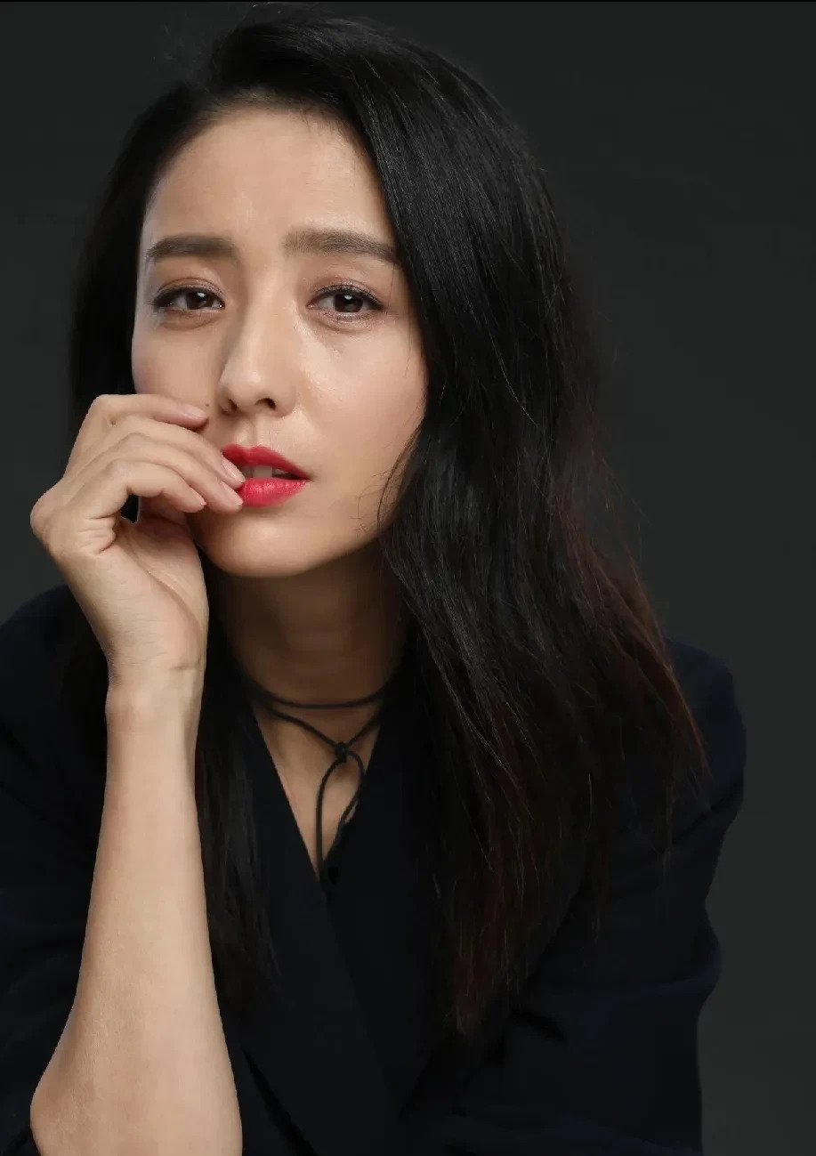 佟丽娅的五个标签和蜕变











什么？曾经的西域美人、气质女神佟丽