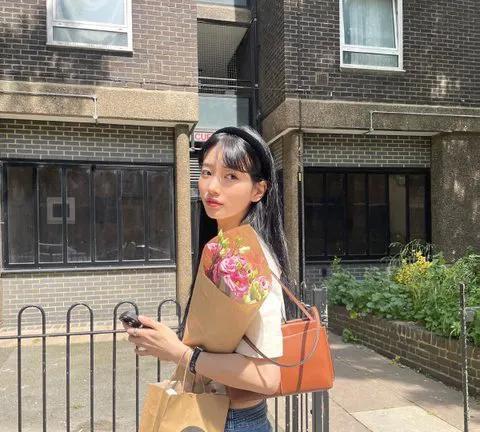 #姐姐拍的秀智#
亲姐姐镜头下的秀智太绝了！没有精致打光却自带温柔滤镜，自然笑容
