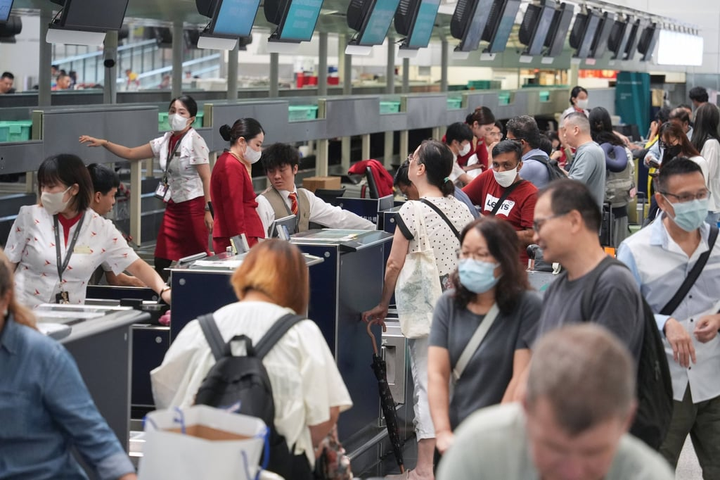 盛怒之下，香港出重拳